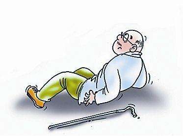 56歲老人散步時(shí)意外摔倒引發(fā)骨折，25保額遭拒賠，憑什么？